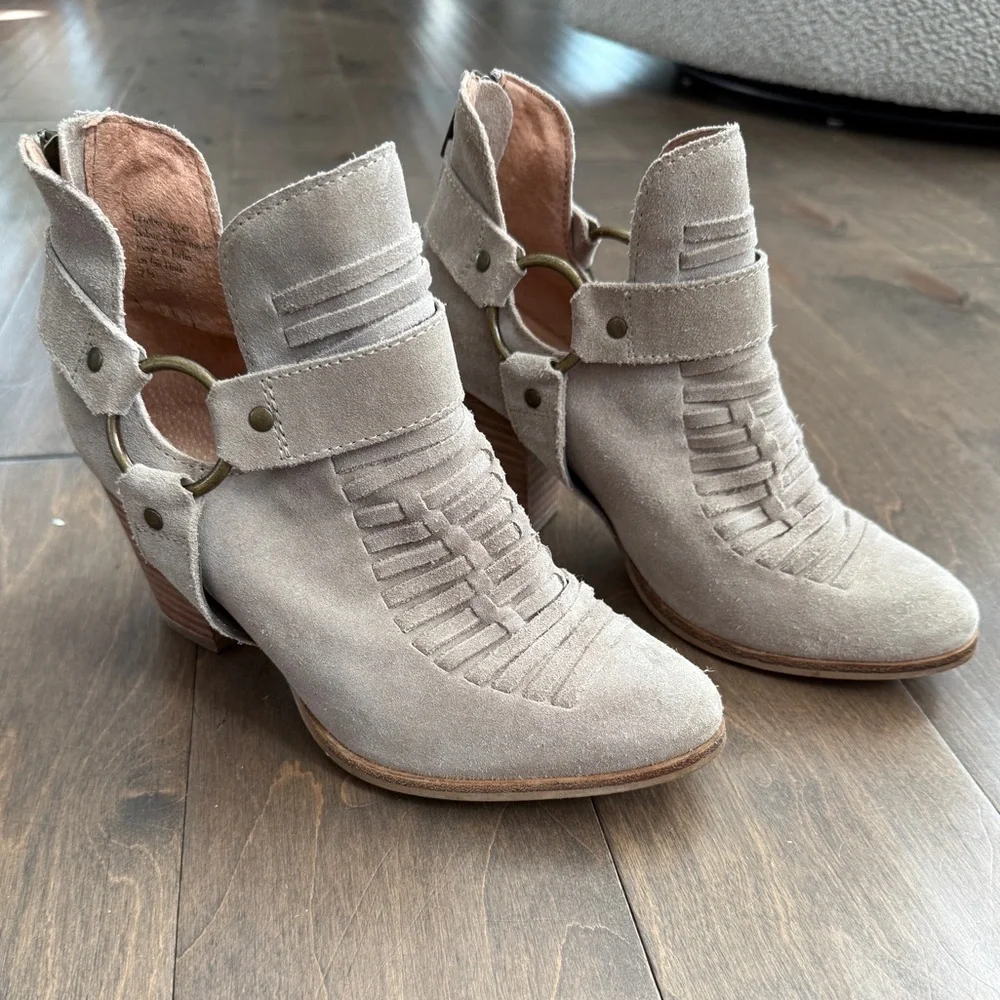 SEYCHELLES  Impossible Beige Suede Harness Ankle Heeled Booties Size 7.5 Women’s